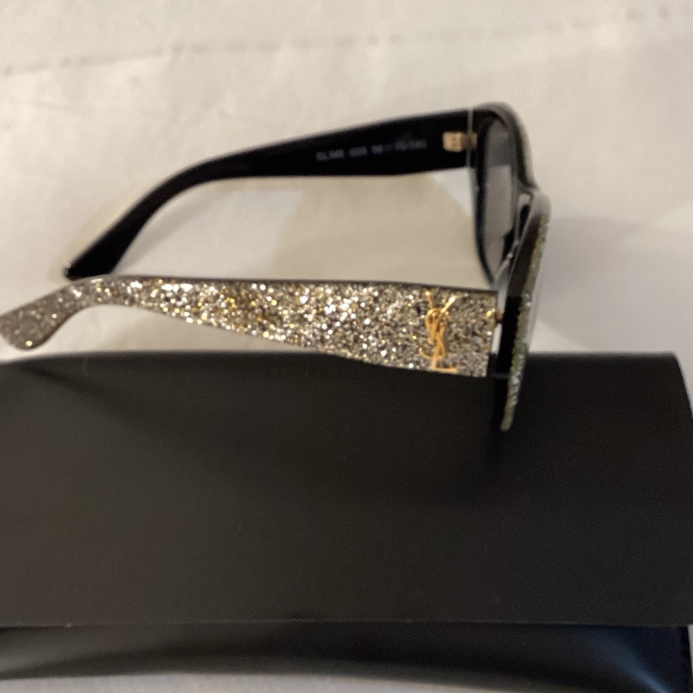YVES SAINT LAURENT
Silver Glitter Plastic Sunglasses - Picture 5 of 11